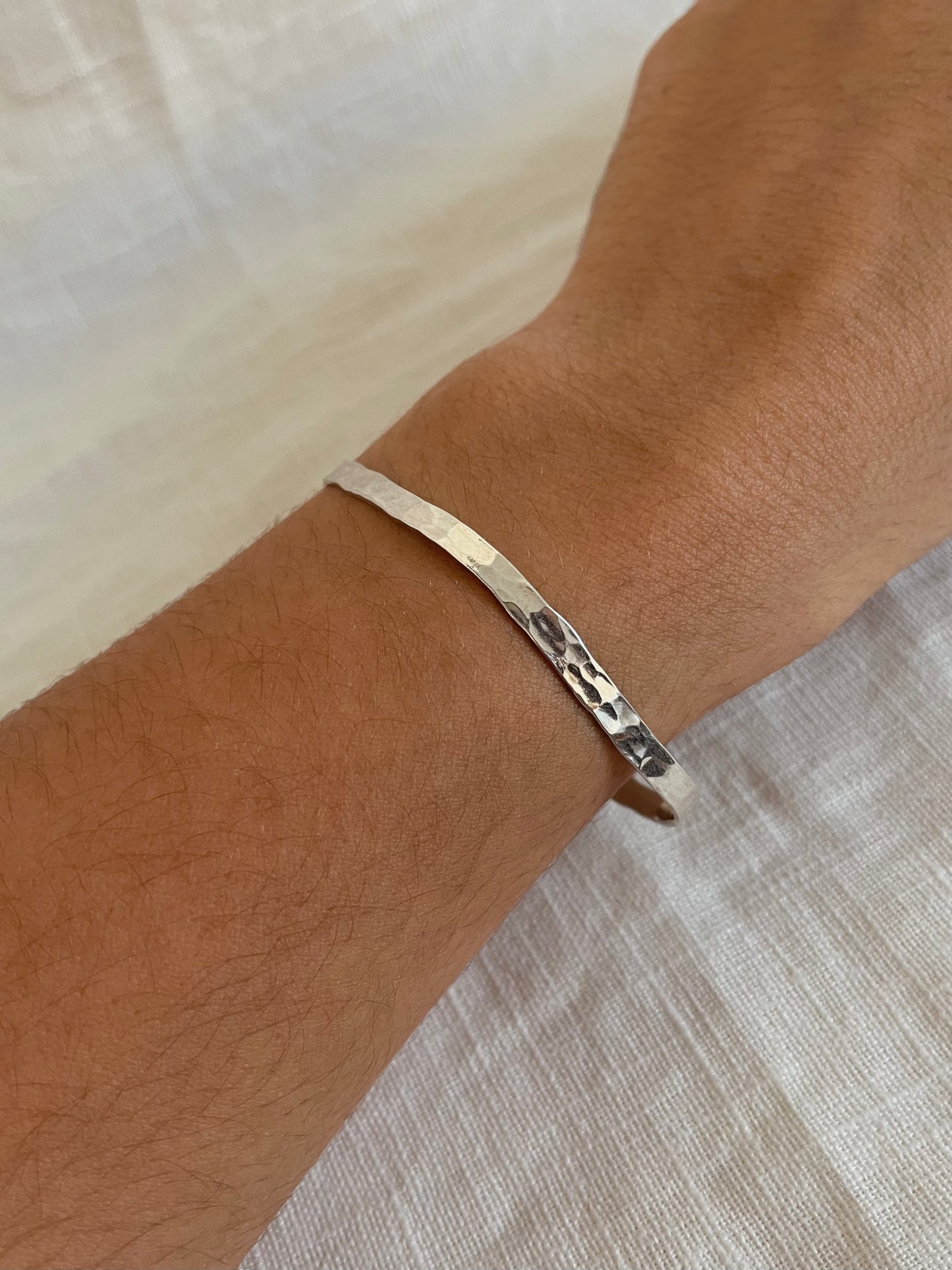 Bracelete Slim Martelado